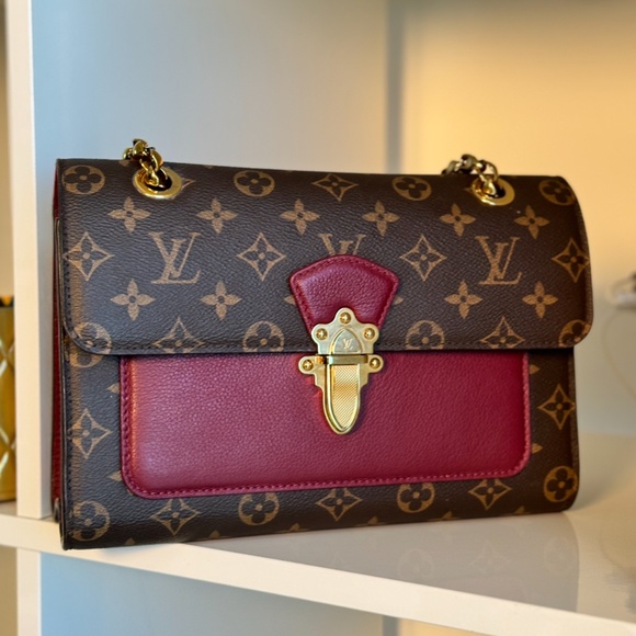 LOUIS VUITTON Victoire Monogram - Picture 3 of 11